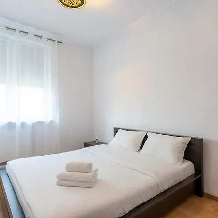 Spodek 2-bedroom By Bookinghost * Катовице
