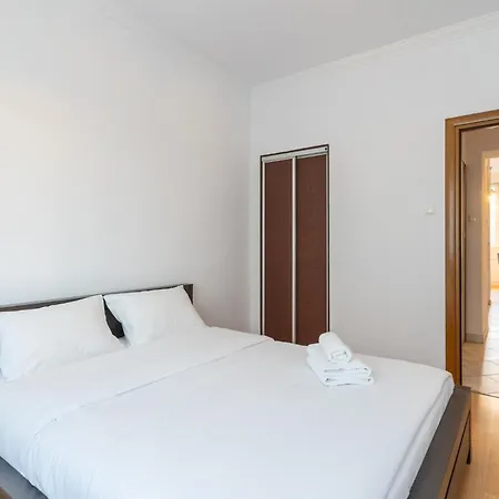 Spodek 2-bedroom By Bookinghost