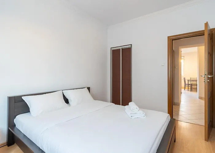 Spodek 2-bedroom By Bookinghost